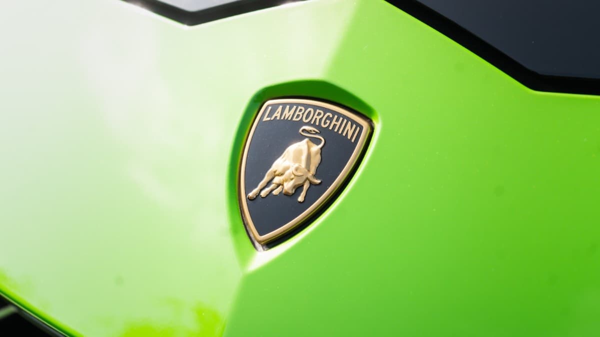 Ceramic-tinted Lamborghini Urus in the studio