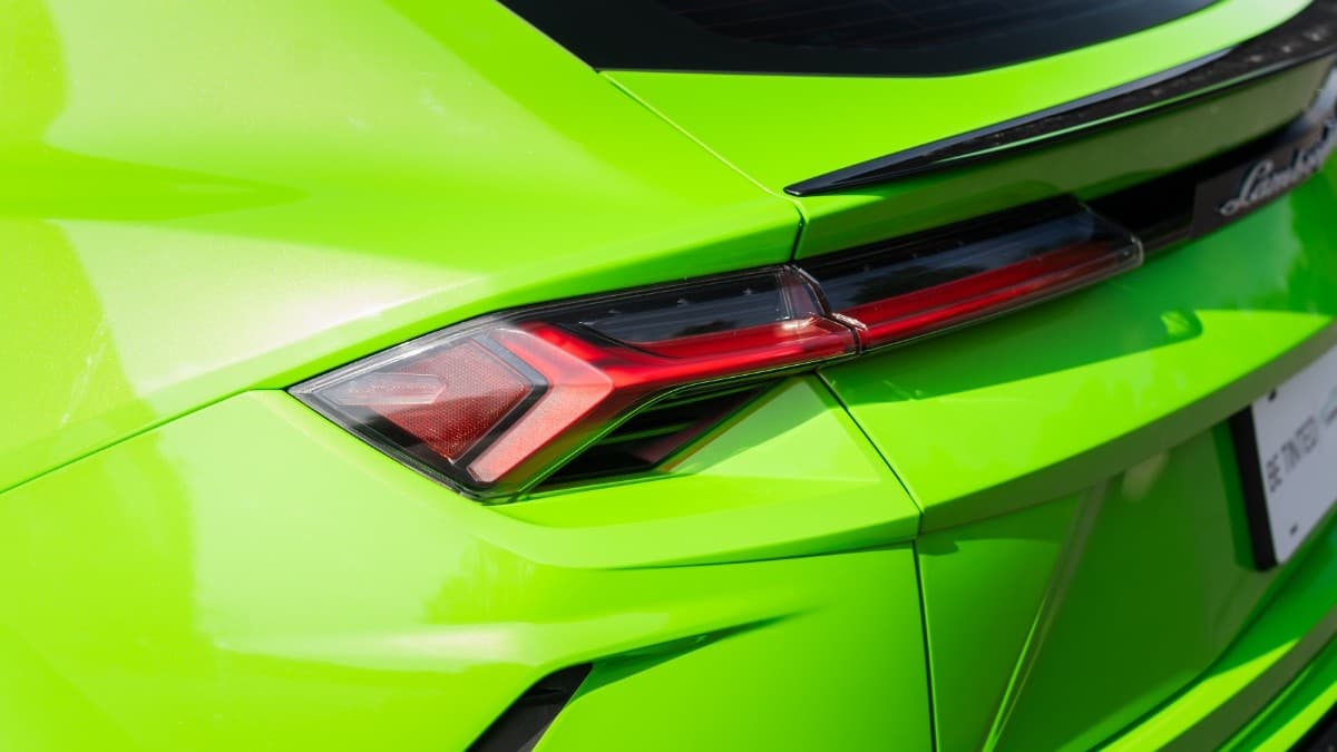 Lamborghini Urus rear glass after tint