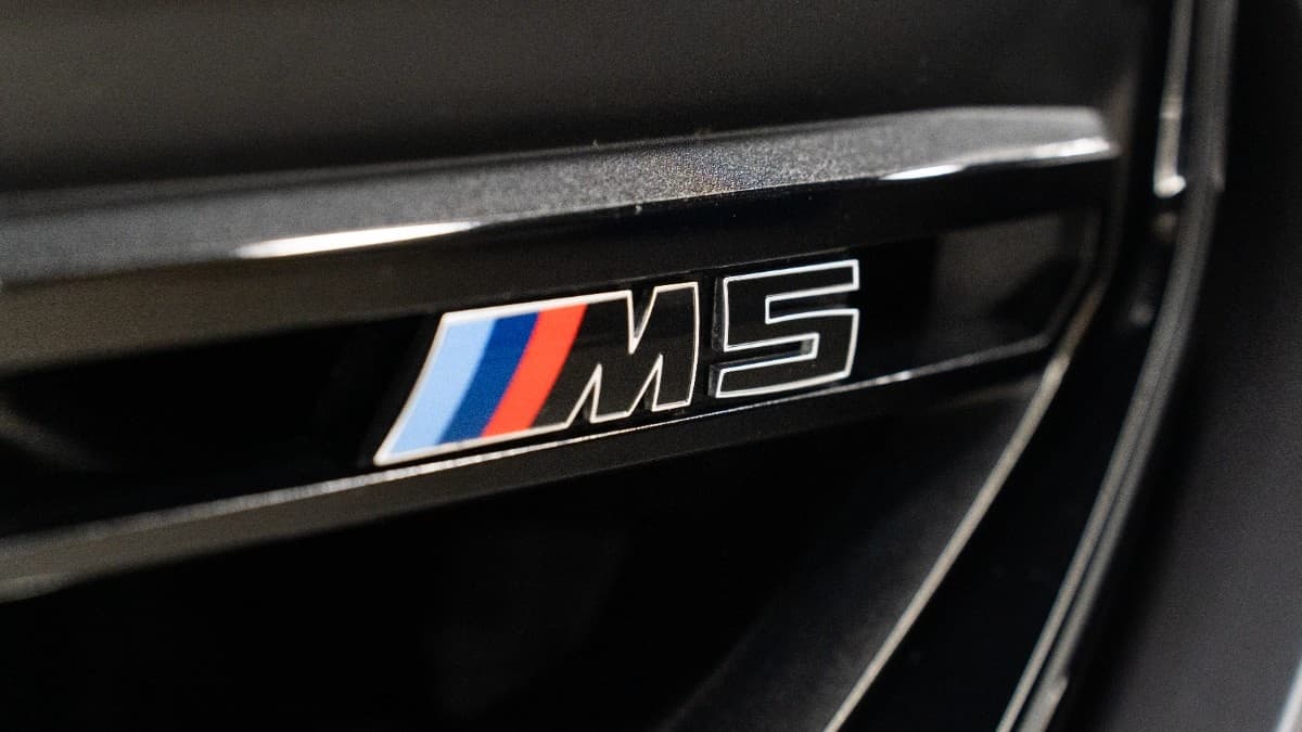 M5 badge detail