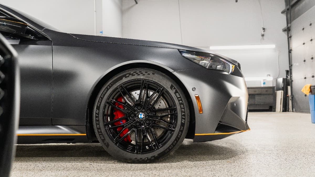 M5 wheel and red caliper