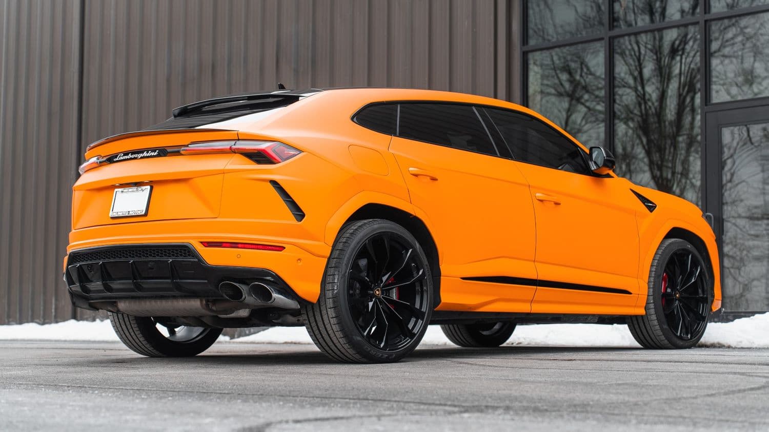 Urus rear three-quarter